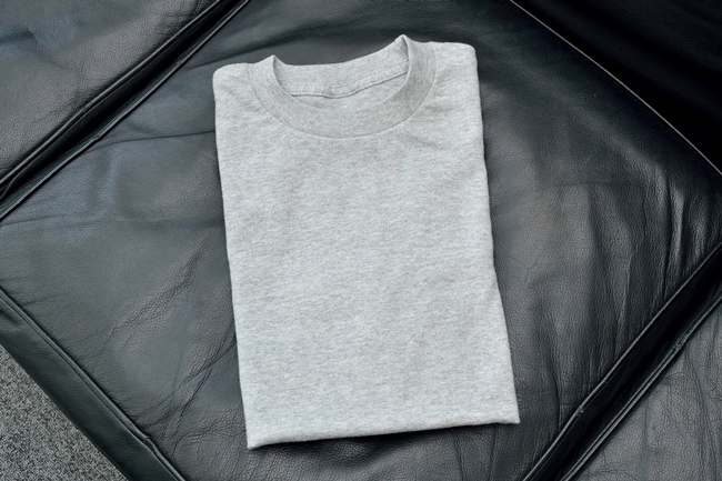 実際にデモンストレーション版のランドロイドが全自動でたたんだTシャツ。まるでブティックの商品のようにきれいにたたまれていました