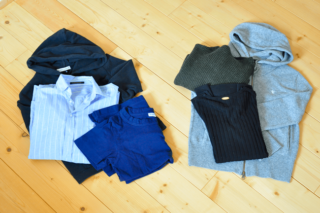 森山さんの、しまうものとしまわないもの。右は冬にしか着ないニット類で「しまうもの」。左はシャツや長袖のパーカーなど、春夏も着る機会がある「しまわないもの」
