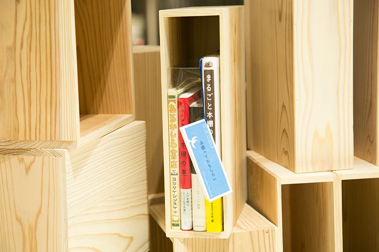 積ん読 だってオシャレにしたい 本をアートにする 飾る本棚 をつくる方法 Living アットリビング
