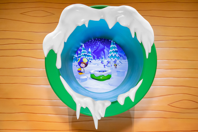 ドリンクで使う氷を作るキノピオたちの様子も覗けます。（写真提供＝ユニバーサル・スタジオ・ジャパン）