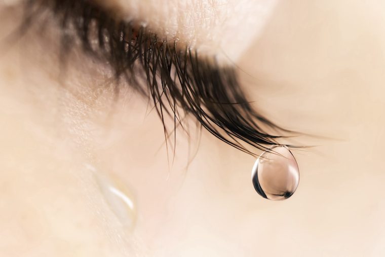 泣いてストレス発散 不眠解消 美容にも 脳生理学者が教える 涙 の効果と目の腫れを翌朝に残さないコツ Living アットリビング